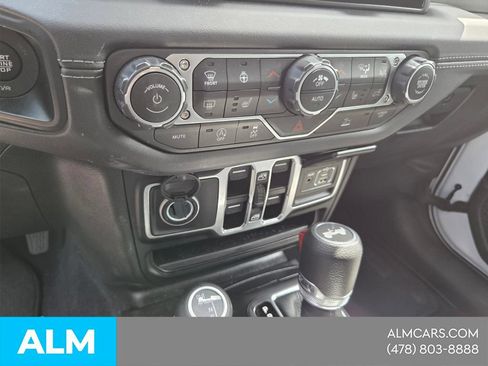 Used 2025 Jeep Wrangler Unlimited Sahara AWD/4WD image 19