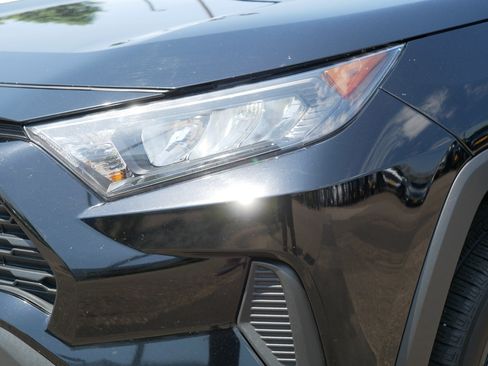 Used 2021 Toyota RAV4 LE AWD/4WD image 16