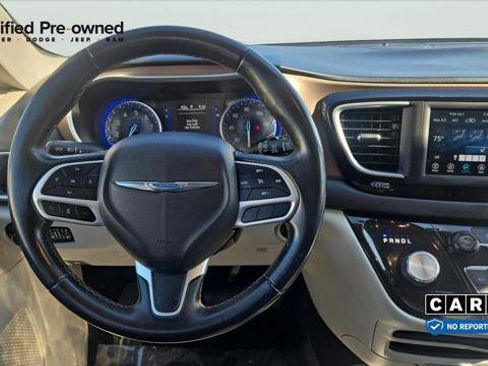 Certified 2018 Chrysler Pacifica Touring-L FWD image 10