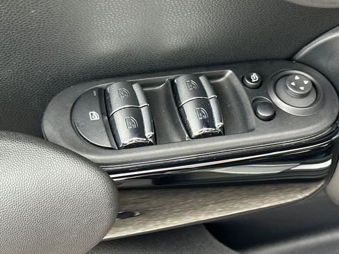 Used 2024 MINI Cooper 4-Door Hardtop image 13