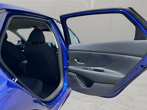 Used 2025 Hyundai Elantra SE w/ Cargo Package image 22