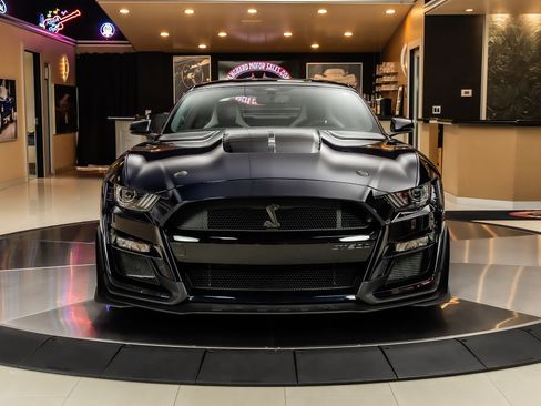 Used 2021 Ford Mustang Shelby GT500 w/ Carbon Fiber Track Pack RWD image 6