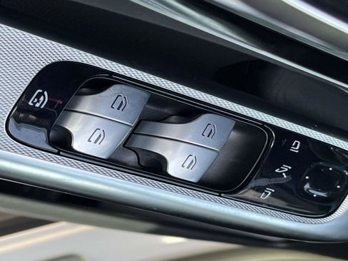 Used 2025 Mercedes-Benz GLC 300 image 19