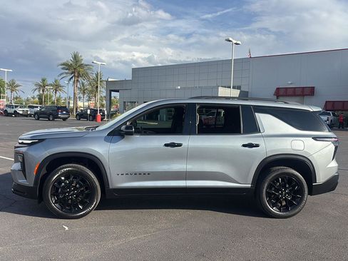 Used 2025 Chevrolet Traverse LT w/ Midnight/Sport Edition image 3