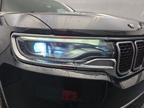 Used 2024 Jeep Wagoneer Series II w/ Flexible Seating Group image 13