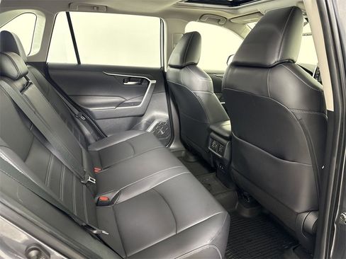 Used 2020 Toyota RAV4 XLE Premium image 24