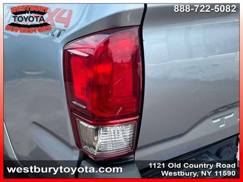 Used 2017 Toyota Tacoma TRD Sport w/ Tow Package AWD/4WD image 12