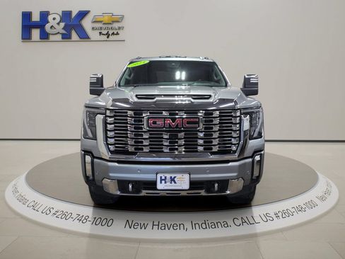 Used 2024 GMC Sierra 2500 Denali w/ Denali Reserve Package AWD/4WD image 2