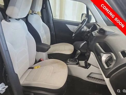 Used 2019 Jeep Renegade Latitude w/ Cold Weather Group image 10