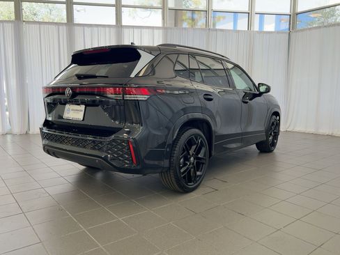 New 2026 Volkswagen Tiguan SE R-Line image 9