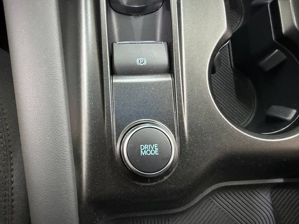 Used 2025 Ford Explorer Active AWD/4WD image 31