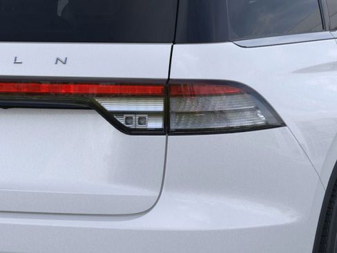 New 2025 Lincoln Aviator AWD image 21