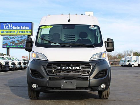 Used 2024 RAM ProMaster 2500 w/ Convenience Group image 10