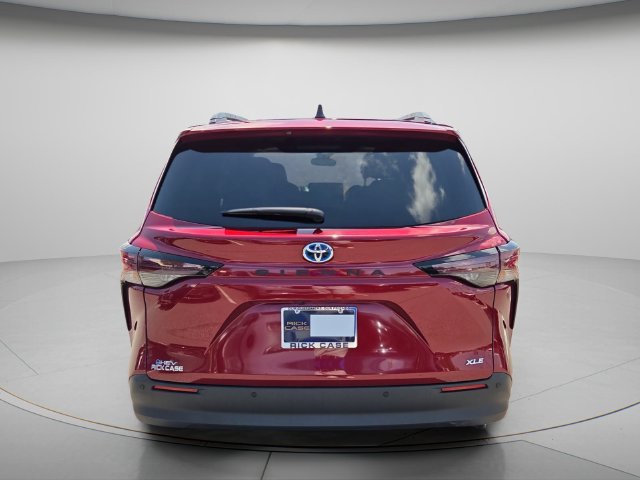 Used 2025 Toyota Sienna XLE w/ XLE Plus Package FWD image 5