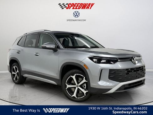 New 2025 Volkswagen Tiguan SE image 1