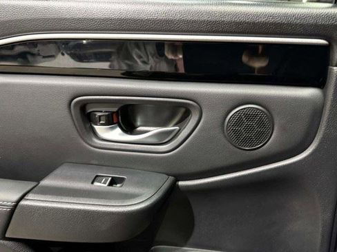 Used 2025 Honda Pilot EX-L image 38