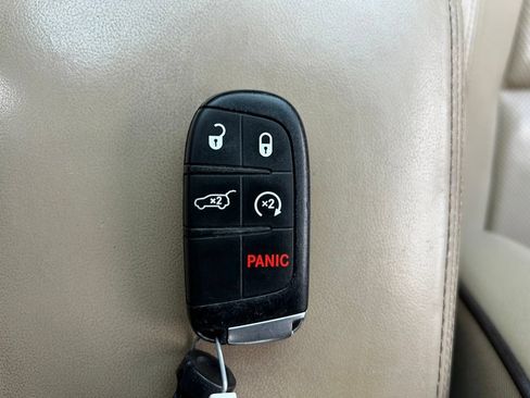 Used 2017 Jeep Grand Cherokee Overland w/ Jeep Active Safety Group AWD/4WD image 40