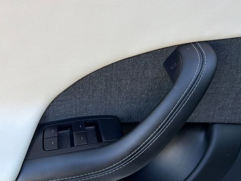 Used 2021 Tesla Model S Plaid image 10