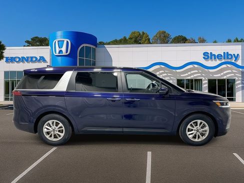 Used 2024 Kia Carnival LX image 9