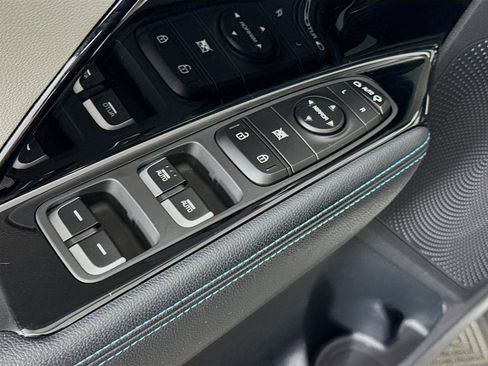 Certified 2020 Kia Niro EX image 18