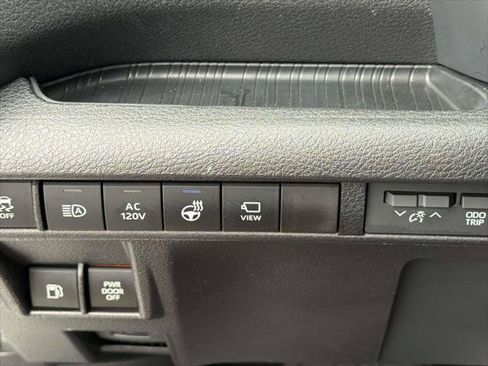 Certified 2025 Toyota Sienna Platinum FWD image 22