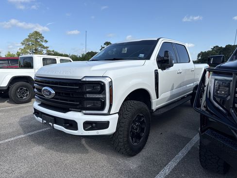 Used 2025 Ford F250 Platinum w/ Tremor Off-Road Package AWD/4WD image 4