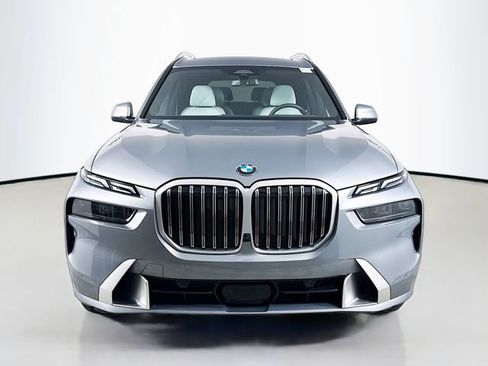 Used 2024 BMW X7 xDrive40i w/ Premium Package AWD/4WD image 2