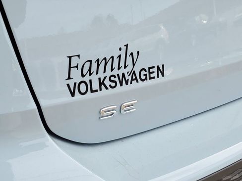 New 2026 Volkswagen Taos SE FWD image 6