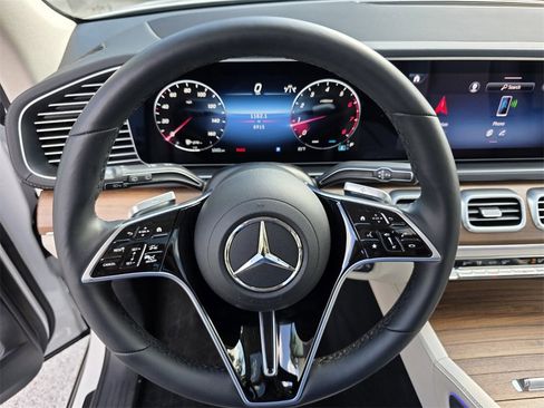 Used 2025 Mercedes-Benz GLS 450 4MATIC image 22