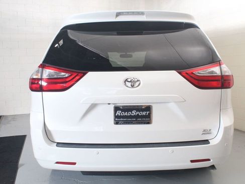 Used 2017 Toyota Sienna XLE w/ XLE Navigation Package AWD/4WD image 4