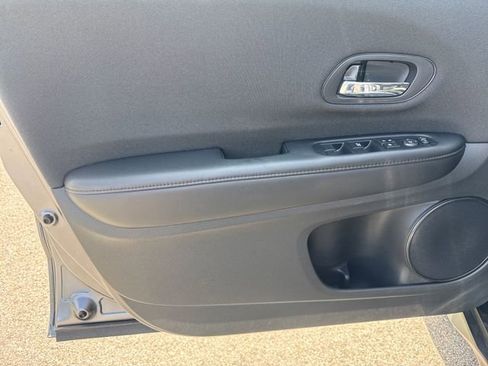 Certified 2022 Honda HR-V LX image 9