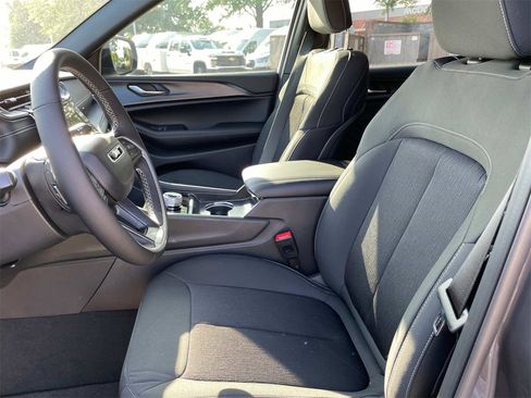 New 2025 Jeep Grand Cherokee L Laredo w/ Luxury Tech Group I image 20