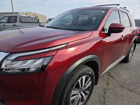 Used 2024 Nissan Pathfinder SL AWD/4WD image 5