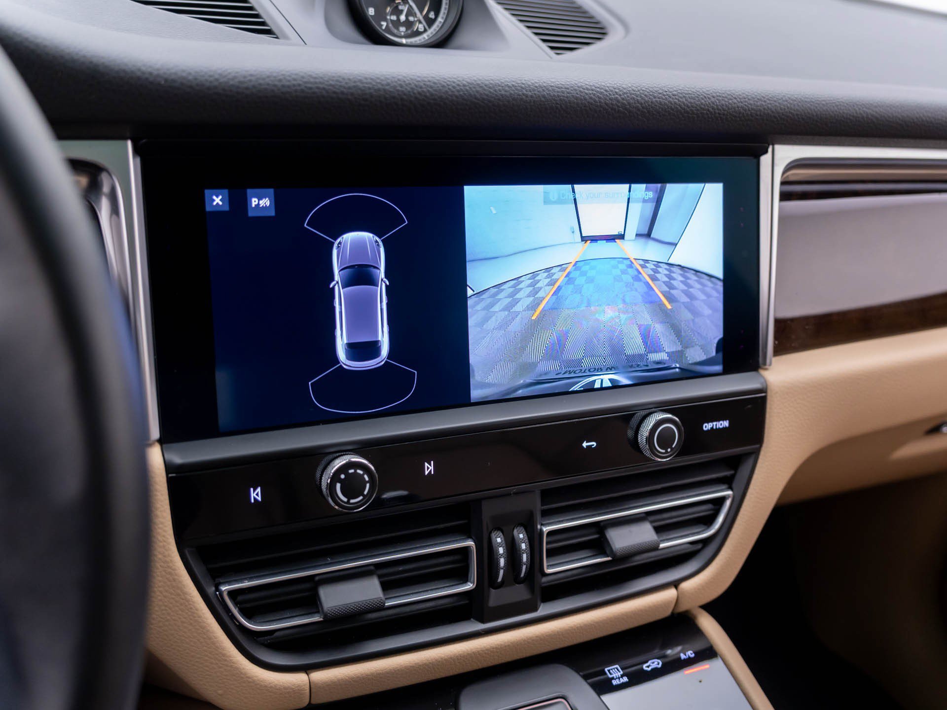 Certified 2023 Porsche Macan AWD/4WD image 22