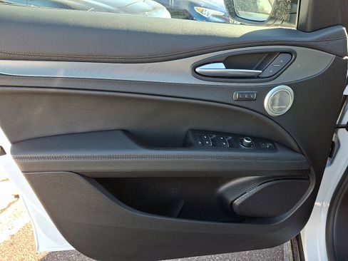 Used 2024 Alfa Romeo Stelvio Veloce image 12