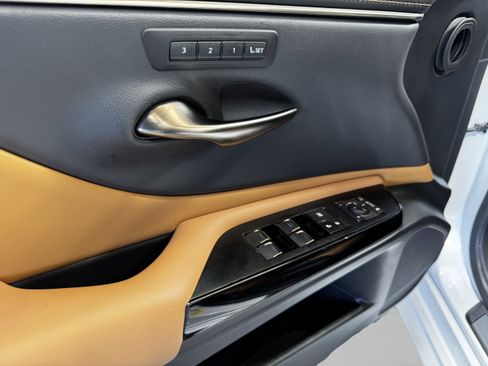 Used 2022 Lexus ES 350 w/ Premium Package FWD image 32