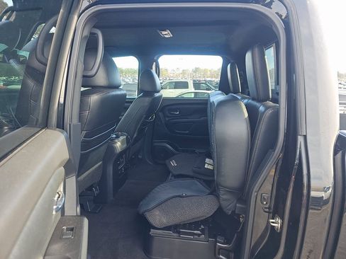 Used 2019 Nissan Titan SL w/ Midnight Edition image 6