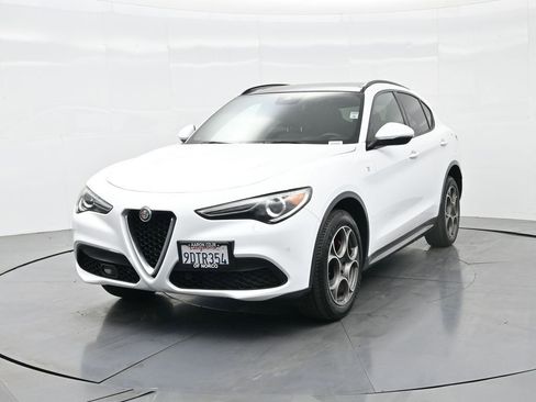 Used 2022 Alfa Romeo Stelvio Ti image 3