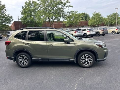 Used 2019 Subaru Forester Premium w/ All-Weather Package AWD/4WD image 2