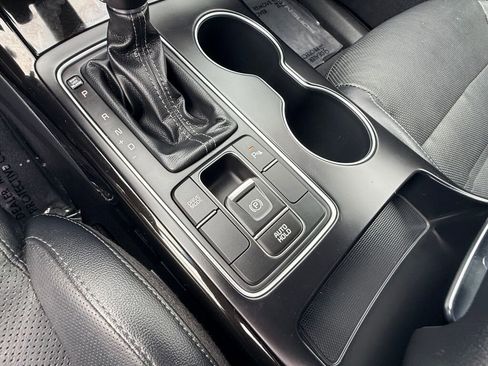 Used 2019 Kia Sorento SX image 25