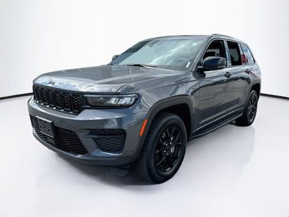 Used 2025 Jeep Grand Cherokee Altitude