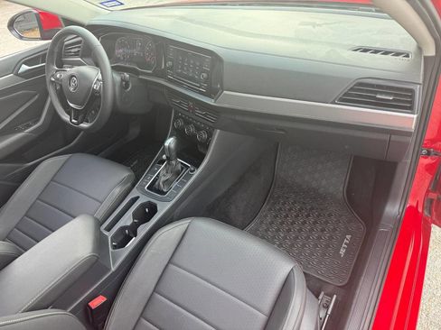 Used 2021 Volkswagen Jetta SE FWD image 12