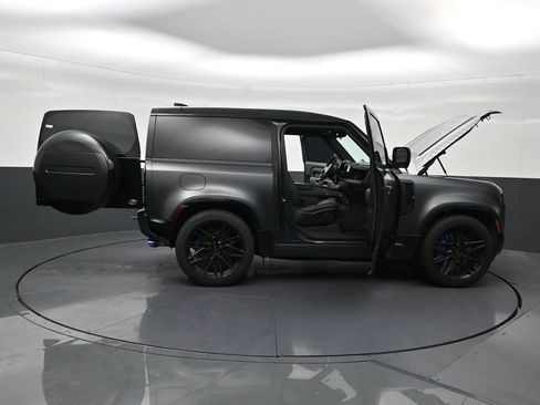 Used 2023 Land Rover Defender 90 V8 AWD/4WD image 31