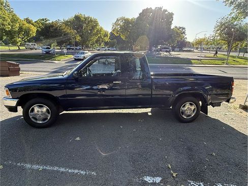 Used 1994 Toyota Pickup DX RWD image 4