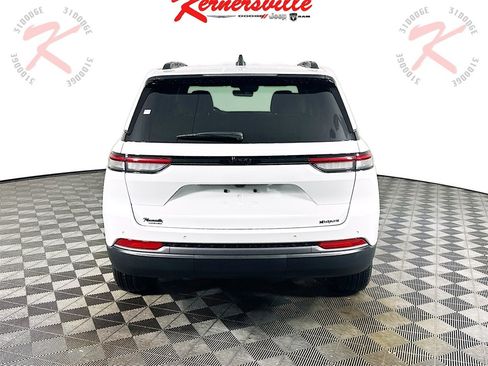 New 2026 Jeep Grand Cherokee Altitude image 6