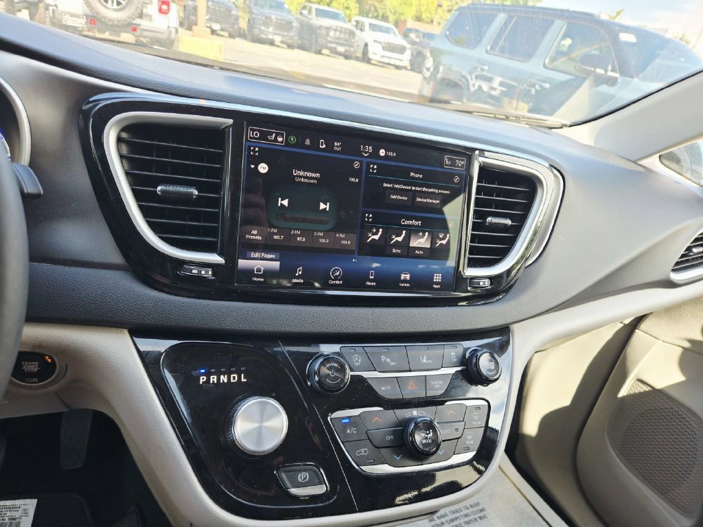 Used 2024 Chrysler Pacifica Touring-L FWD image 24