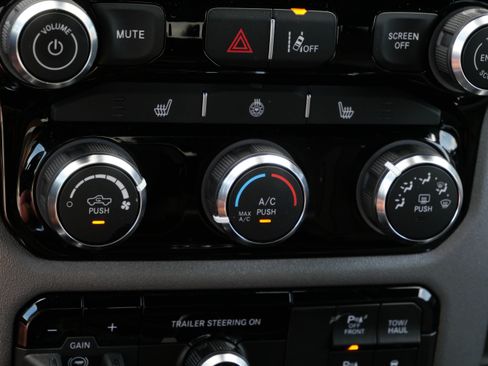 Used 2025 RAM 1500 Big Horn AWD/4WD image 24
