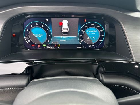 Used 2025 Volkswagen Atlas Cross Sport SE image 40