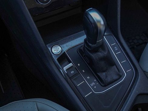 Used 2018 Volkswagen Tiguan SE image 19