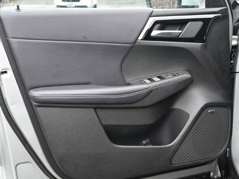 Used 2025 Mitsubishi Outlander SE image 23